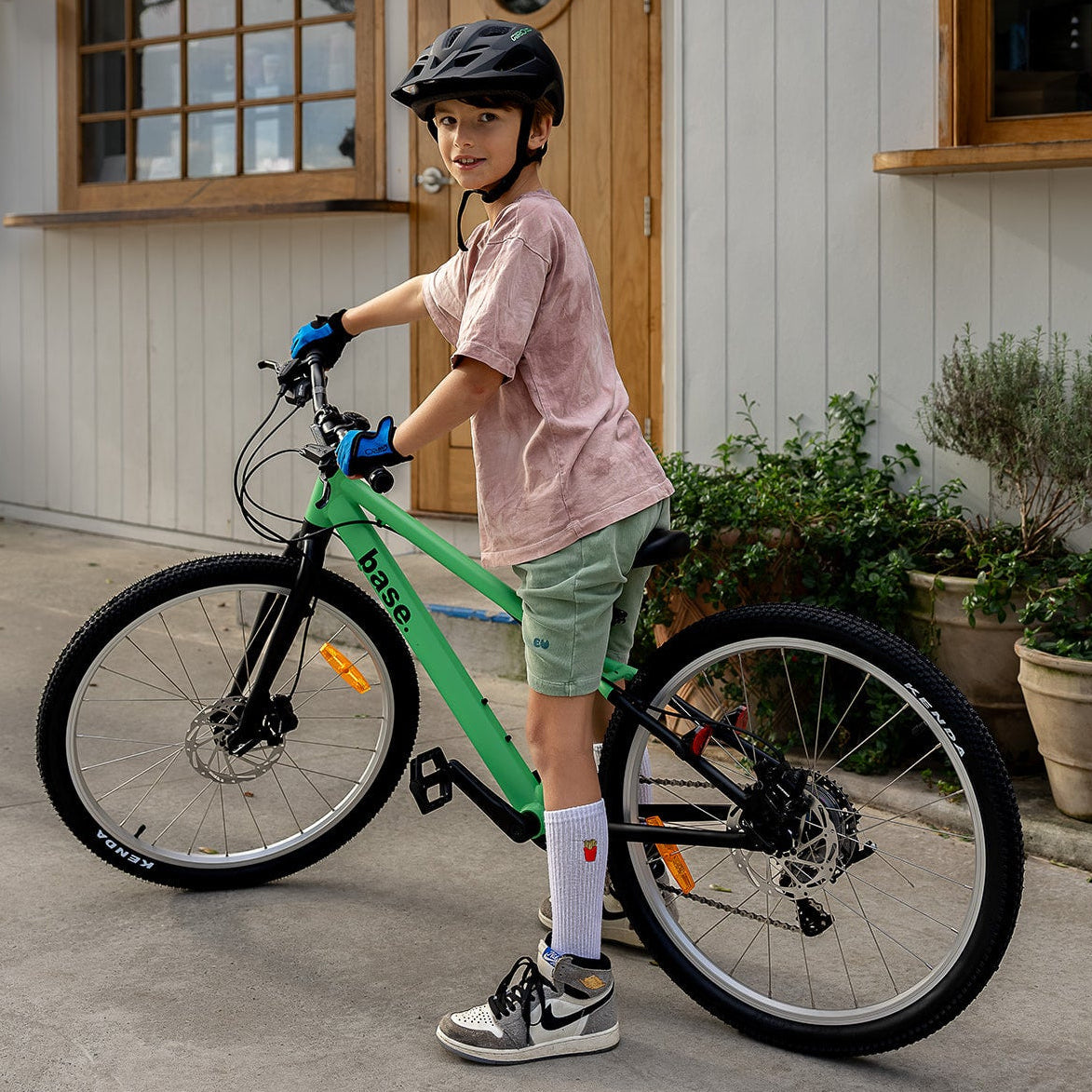 Lightweight 24 inch bike – base bikes